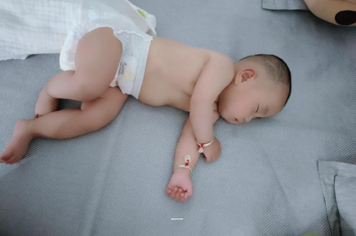 广州包生男孩的试管医院三个月宝宝发育标准